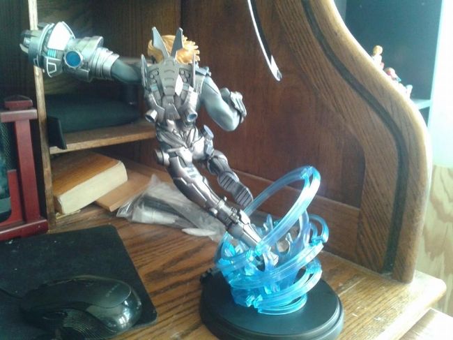 pulsefire ezreal statue