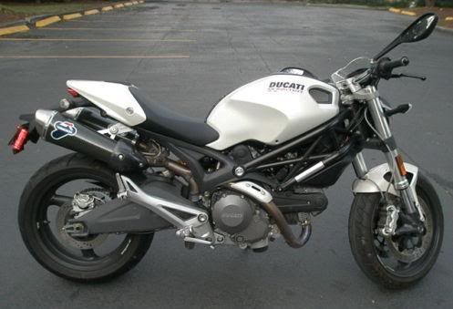 Ducati Monster 696 White. 100%. DUCATI