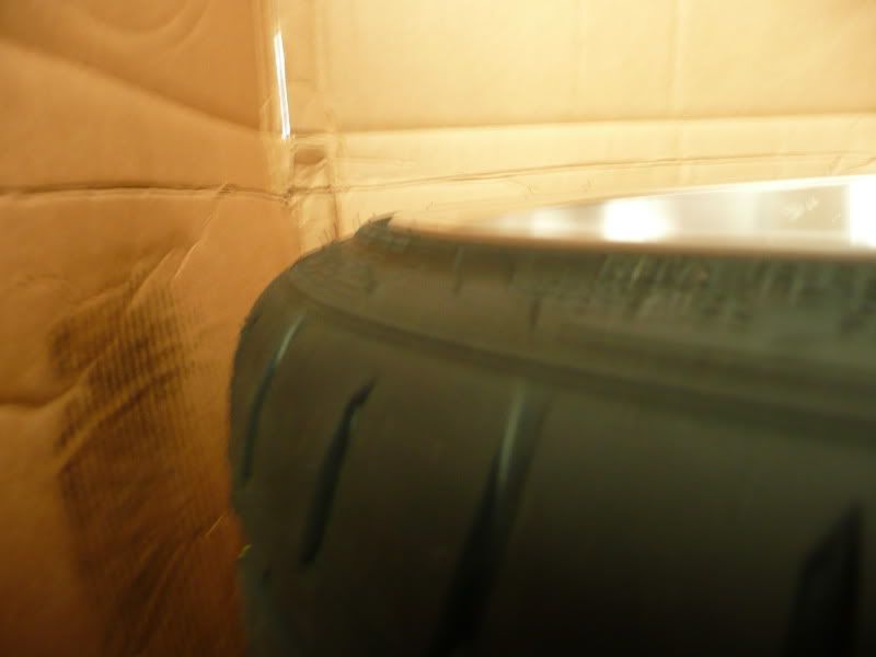 Anyone here running 18x8.5 wheels with an ET35 offset?